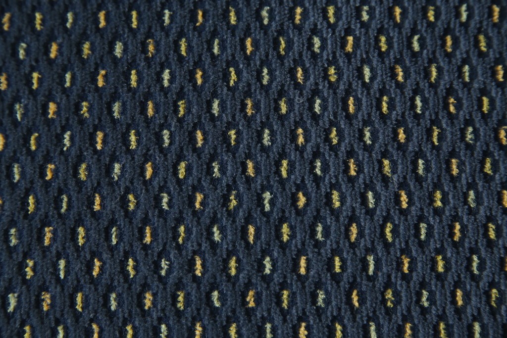 中古　美品　モリシゲ(MORISHIGE)　レジェ　手触りのよい張り地と優美な木製フレームが高級感を醸し出す一人掛けソファ2脚セット　定価(2脚合計)約32万円　(R-085231)