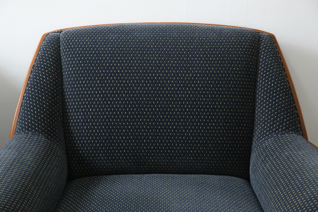 中古　美品　モリシゲ(MORISHIGE)　レジェ　手触りのよい張り地と優美な木製フレームが高級感を醸し出す一人掛けソファ2脚セット　定価(2脚合計)約32万円　(R-085231)