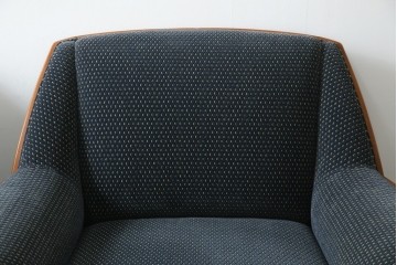 中古　美品　モリシゲ(MORISHIGE)　レジェ　手触りのよい張り地と優美な木製フレームが高級感を醸し出す一人掛けソファ2脚セット　定価(2脚合計)約32万円　(R-085231)