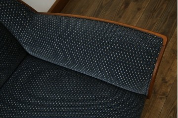 中古　美品　モリシゲ(MORISHIGE)　レジェ　手触りのよい張り地と優美な木製フレームが高級感を醸し出す一人掛けソファ2脚セット　定価(2脚合計)約32万円　(R-085231)