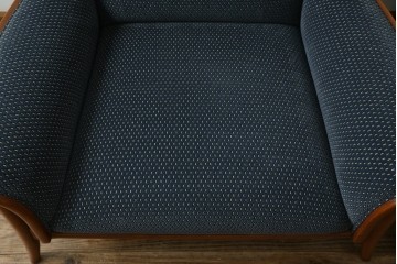 中古　美品　モリシゲ(MORISHIGE)　レジェ　手触りのよい張り地と優美な木製フレームが高級感を醸し出す一人掛けソファ2脚セット　定価(2脚合計)約32万円　(R-085231)