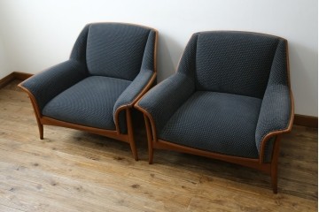 中古　美品　モリシゲ(MORISHIGE)　レジェ　手触りのよい張り地と優美な木製フレームが高級感を醸し出す一人掛けソファ2脚セット　定価(2脚合計)約32万円　(R-085231)