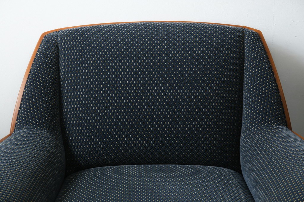 中古　美品　モリシゲ(MORISHIGE)　レジェ　手触りのよい張り地と優美な木製フレームが高級感を醸し出す一人掛けソファ2脚セット　定価(2脚合計)約32万円　(R-085231)