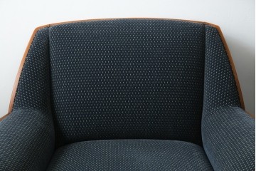 中古　美品　モリシゲ(MORISHIGE)　レジェ　手触りのよい張り地と優美な木製フレームが高級感を醸し出す一人掛けソファ2脚セット　定価(2脚合計)約32万円　(R-085231)