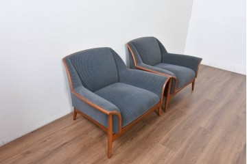 中古　美品　モリシゲ(MORISHIGE)　レジェ　手触りのよい張り地と優美な木製フレームが高級感を醸し出す一人掛けソファ2脚　セット定価約32万円相当　(R-085231)