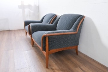 中古　美品　モリシゲ(MORISHIGE)　レジェ　手触りのよい張り地と優美な木製フレームが高級感を醸し出す一人掛けソファ2脚　セット定価約32万円相当　(R-085231)