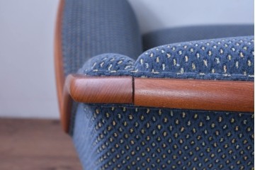 中古　美品　モリシゲ(MORISHIGE)　レジェ　手触りのよい張り地と優美な木製フレームが高級感を醸し出す一人掛けソファ2脚　セット定価約32万円相当　(R-085231)