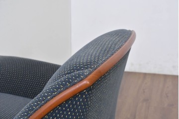 中古　美品　モリシゲ(MORISHIGE)　レジェ　手触りのよい張り地と優美な木製フレームが高級感を醸し出す一人掛けソファ2脚　セット定価約32万円相当　(R-085231)