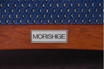 中古　美品　モリシゲ(MORISHIGE)　レジェ　手触りのよい張り地と優美な木製フレームが高級感を醸し出す一人掛けソファ2脚　セット定価約32万円相当　(R-085231)