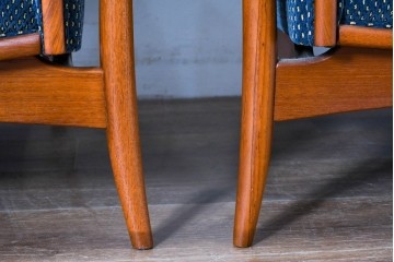 中古　美品　モリシゲ(MORISHIGE)　レジェ　手触りのよい張り地と優美な木製フレームが高級感を醸し出す一人掛けソファ2脚　セット定価約32万円相当　(R-085231)