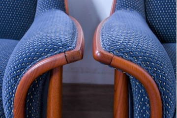 中古　美品　モリシゲ(MORISHIGE)　レジェ　手触りのよい張り地と優美な木製フレームが高級感を醸し出す一人掛けソファ2脚　セット定価約32万円相当　(R-085231)