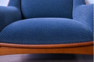 中古　美品　モリシゲ(MORISHIGE)　レジェ　手触りのよい張り地と優美な木製フレームが高級感を醸し出す一人掛けソファ2脚　セット定価約32万円相当　(R-085231)