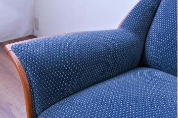 中古　美品　モリシゲ(MORISHIGE)　レジェ　手触りのよい張り地と優美な木製フレームが高級感を醸し出す一人掛けソファ2脚　セット定価約32万円相当　(R-085231)