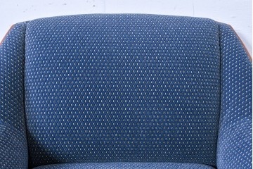 中古　美品　モリシゲ(MORISHIGE)　レジェ　手触りのよい張り地と優美な木製フレームが高級感を醸し出す一人掛けソファ2脚　セット定価約32万円相当　(R-085231)