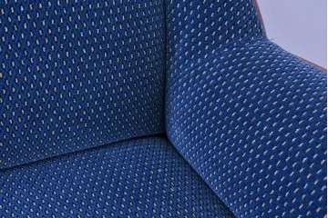 中古　美品　モリシゲ(MORISHIGE)　レジェ　手触りのよい張り地と優美な木製フレームが高級感を醸し出す一人掛けソファ2脚　セット定価約32万円相当　(R-085231)