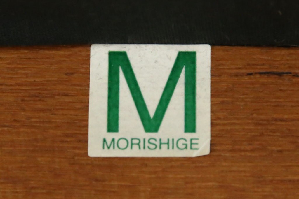 中古　美品　モリシゲ(MORISHIGE)　レジェ　手触りのよい張り地と優美な木製フレームが高級感を醸し出す三人掛けソファ　定価約30万円　(R-085232)