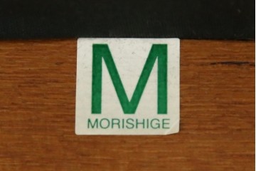 中古　美品　モリシゲ(MORISHIGE)　レジェ　手触りのよい張り地と優美な木製フレームが高級感を醸し出す三人掛けソファ　定価約30万円　(R-085232)