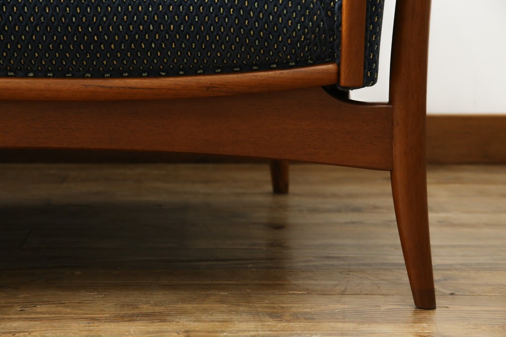 中古　美品　モリシゲ(MORISHIGE)　レジェ　手触りのよい張り地と優美な木製フレームが高級感を醸し出す三人掛けソファ　定価約30万円　(R-085232)