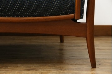 中古　美品　モリシゲ(MORISHIGE)　レジェ　手触りのよい張り地と優美な木製フレームが高級感を醸し出す三人掛けソファ　定価約30万円　(R-085232)