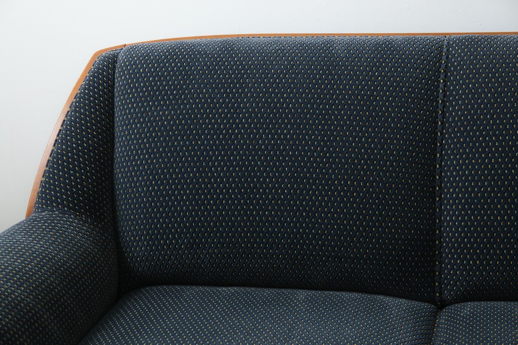 中古　美品　モリシゲ(MORISHIGE)　レジェ　手触りのよい張り地と優美な木製フレームが高級感を醸し出す三人掛けソファ　定価約30万円　(R-085232)