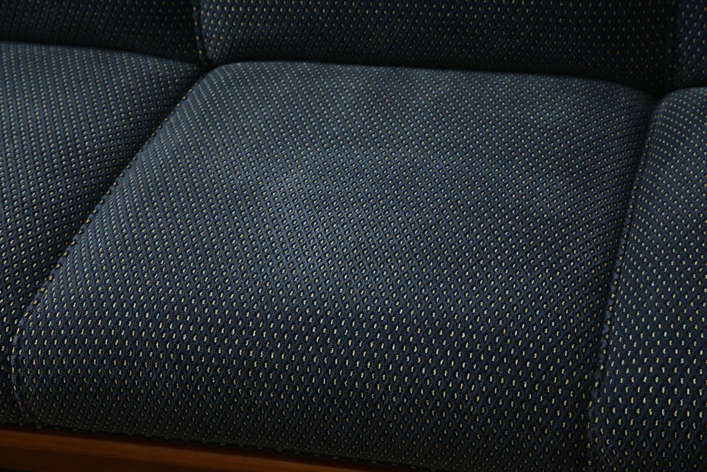 中古　美品　モリシゲ(MORISHIGE)　レジェ　手触りのよい張り地と優美な木製フレームが高級感を醸し出す三人掛けソファ　定価約30万円　(R-085232)