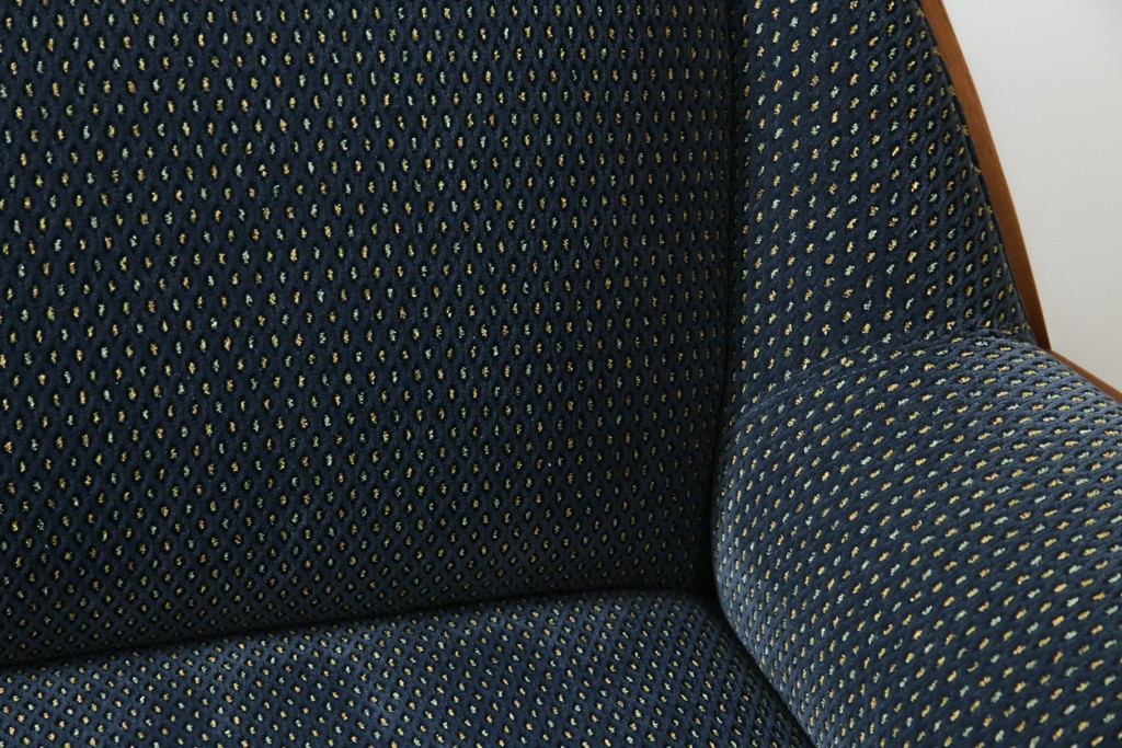 中古　美品　モリシゲ(MORISHIGE)　レジェ　手触りのよい張り地と優美な木製フレームが高級感を醸し出す三人掛けソファ　定価約30万円　(R-085232)