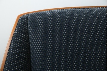 中古　美品　モリシゲ(MORISHIGE)　レジェ　手触りのよい張り地と優美な木製フレームが高級感を醸し出す三人掛けソファ　定価約30万円　(R-085232)