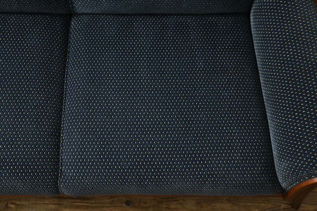 中古　美品　モリシゲ(MORISHIGE)　レジェ　手触りのよい張り地と優美な木製フレームが高級感を醸し出す三人掛けソファ　定価約30万円　(R-085232)