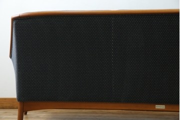 中古　美品　モリシゲ(MORISHIGE)　レジェ　手触りのよい張り地と優美な木製フレームが高級感を醸し出す三人掛けソファ　定価約30万円　(R-085232)