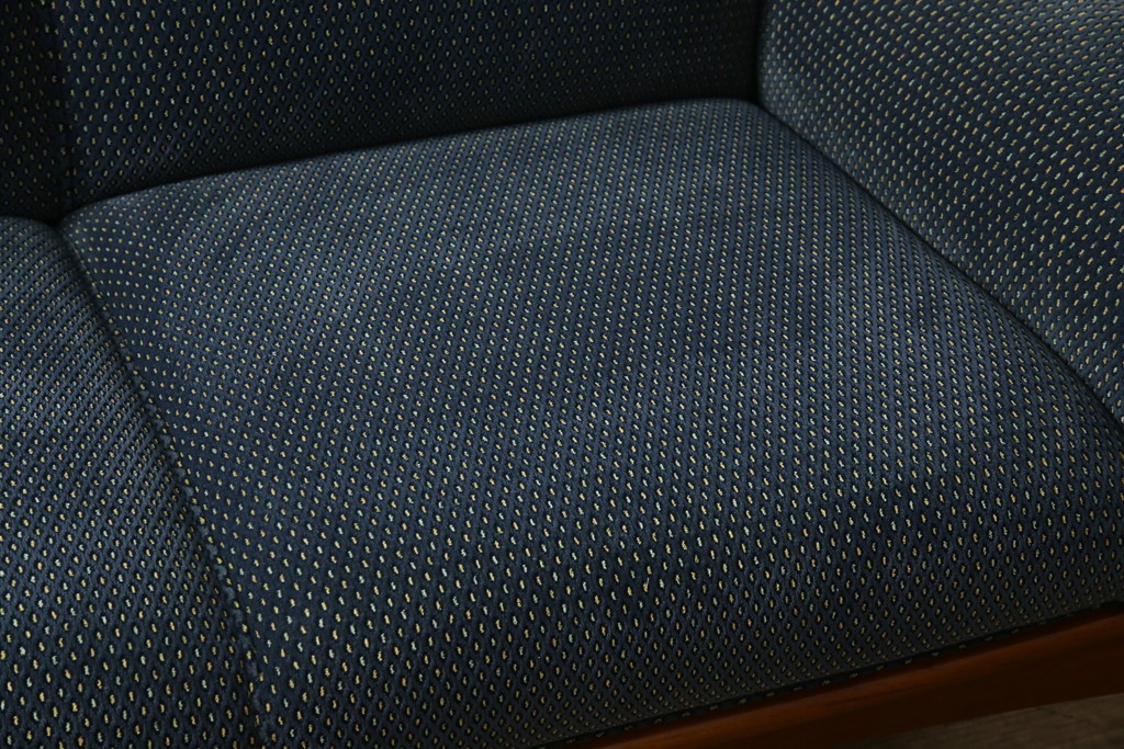 中古　美品　モリシゲ(MORISHIGE)　レジェ　手触りのよい張り地と優美な木製フレームが高級感を醸し出す三人掛けソファ　定価約30万円　(R-085232)