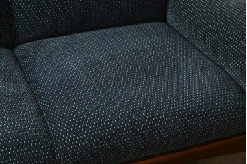 中古　美品　モリシゲ(MORISHIGE)　レジェ　手触りのよい張り地と優美な木製フレームが高級感を醸し出す三人掛けソファ　定価約30万円　(R-085232)