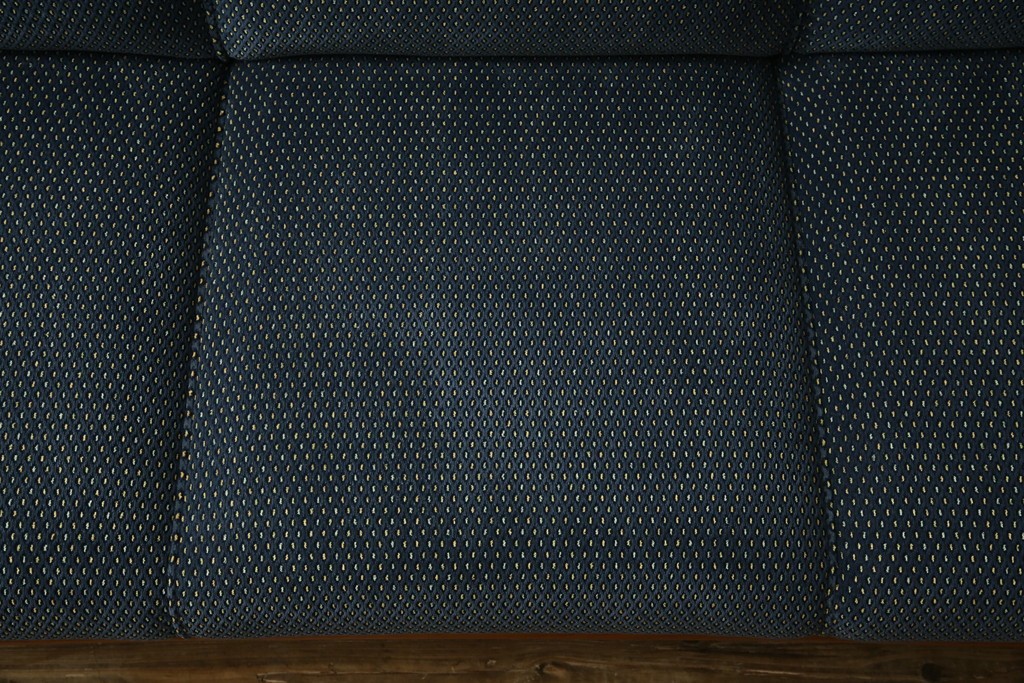 中古　美品　モリシゲ(MORISHIGE)　レジェ　手触りのよい張り地と優美な木製フレームが高級感を醸し出す三人掛けソファ　定価約30万円　(R-085232)