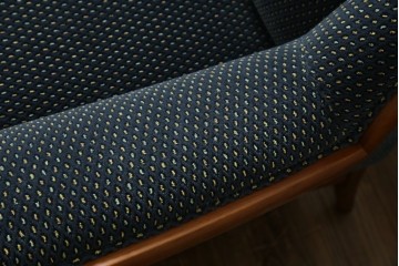 中古　美品　モリシゲ(MORISHIGE)　レジェ　手触りのよい張り地と優美な木製フレームが高級感を醸し出す三人掛けソファ　定価約30万円　(R-085232)