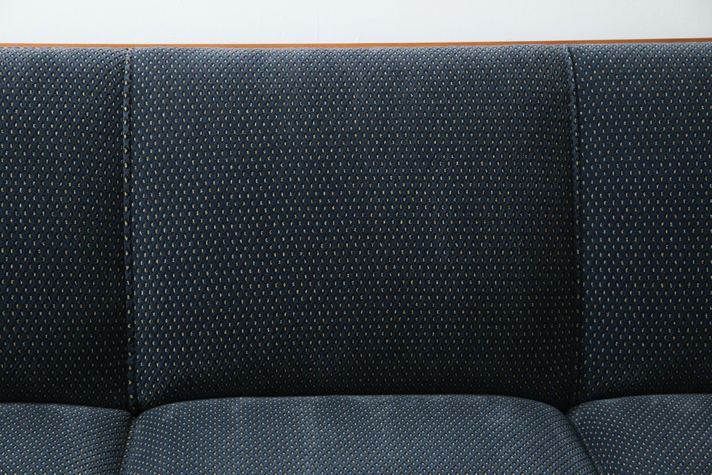 中古　美品　モリシゲ(MORISHIGE)　レジェ　手触りのよい張り地と優美な木製フレームが高級感を醸し出す三人掛けソファ　定価約30万円　(R-085232)