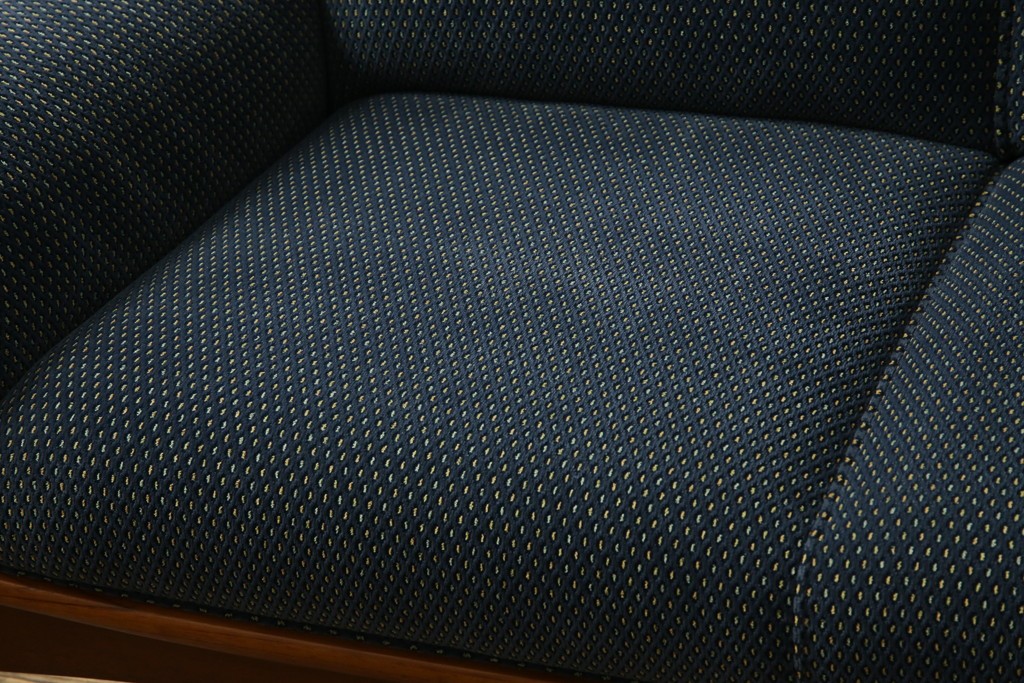 中古　美品　モリシゲ(MORISHIGE)　レジェ　手触りのよい張り地と優美な木製フレームが高級感を醸し出す三人掛けソファ　定価約30万円　(R-085232)