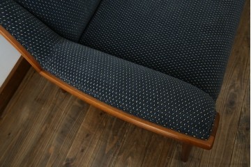 中古　美品　モリシゲ(MORISHIGE)　レジェ　手触りのよい張り地と優美な木製フレームが高級感を醸し出す三人掛けソファ　定価約30万円　(R-085232)