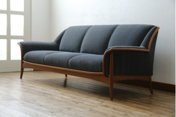 中古　美品　モリシゲ(MORISHIGE)　レジェ　手触りのよい張り地と優美な木製フレームが高級感を醸し出す三人掛けソファ　定価約30万円　(R-085232)