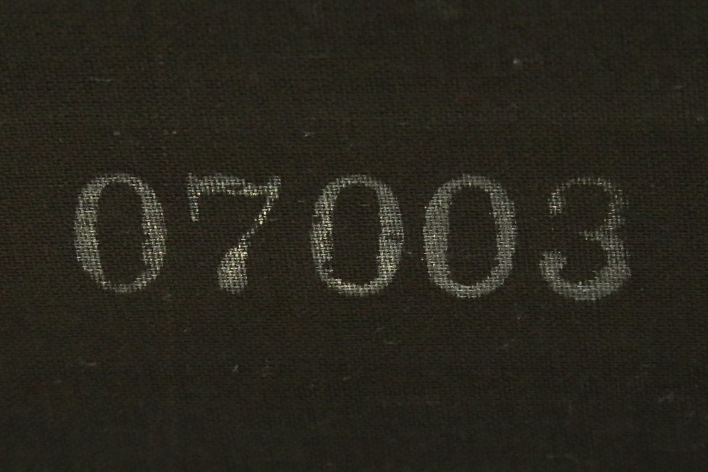 中古　美品　モリシゲ(MORISHIGE)　レジェ　手触りのよい張り地と優美な木製フレームが高級感を醸し出す三人掛けソファ　定価約30万円　(R-085232)