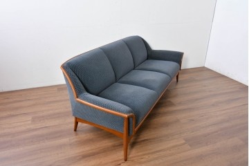 中古　美品　モリシゲ(MORISHIGE)　レジェ　手触りのよい張り地と優美な木製フレームが高級感を醸し出す三人掛けソファ　定価約30万円相当　(R-085232)