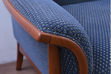 中古　美品　モリシゲ(MORISHIGE)　レジェ　手触りのよい張り地と優美な木製フレームが高級感を醸し出す三人掛けソファ　定価約30万円相当　(R-085232)