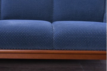 中古　美品　モリシゲ(MORISHIGE)　レジェ　手触りのよい張り地と優美な木製フレームが高級感を醸し出す三人掛けソファ　定価約30万円相当　(R-085232)