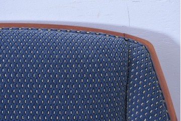 中古　美品　モリシゲ(MORISHIGE)　レジェ　手触りのよい張り地と優美な木製フレームが高級感を醸し出す三人掛けソファ　定価約30万円相当　(R-085232)