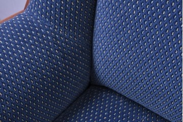 中古　美品　モリシゲ(MORISHIGE)　レジェ　手触りのよい張り地と優美な木製フレームが高級感を醸し出す三人掛けソファ　定価約30万円相当　(R-085232)