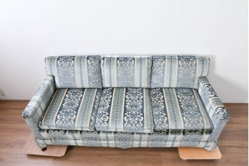 中古　超美品　アメリカ　DREXEL HERITAGE(ドレクセルヘリテイジ)　高級感のある織柄ファブリックが上品な三人掛けソファ　(R-085233)