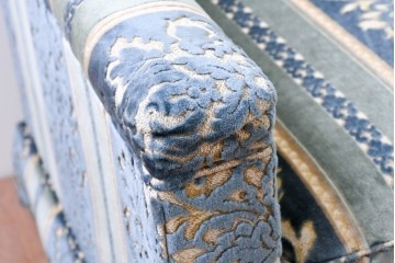 中古　超美品　アメリカ　DREXEL HERITAGE(ドレクセルヘリテイジ)　高級感のある織柄ファブリックが上品な三人掛けソファ　(R-085233)