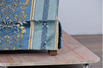 中古　超美品　アメリカ　DREXEL HERITAGE(ドレクセルヘリテイジ)　高級感のある織柄ファブリックが上品な三人掛けソファ　(R-085233)