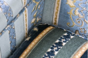 中古　超美品　アメリカ　DREXEL HERITAGE(ドレクセルヘリテイジ)　高級感のある織柄ファブリックが上品な三人掛けソファ　(R-085233)