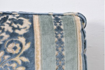 中古　超美品　アメリカ　DREXEL HERITAGE(ドレクセルヘリテイジ)　高級感のある織柄ファブリックが上品な三人掛けソファ　(R-085233)