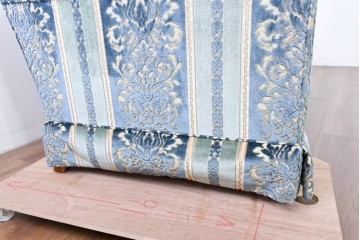 中古　超美品　アメリカ　DREXEL HERITAGE(ドレクセルヘリテイジ)　高級感のある織柄ファブリックが上品な三人掛けソファ　(R-085233)