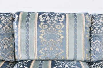 中古　超美品　アメリカ　DREXEL HERITAGE(ドレクセルヘリテイジ)　高級感のある織柄ファブリックが上品な三人掛けソファ　(R-085233)